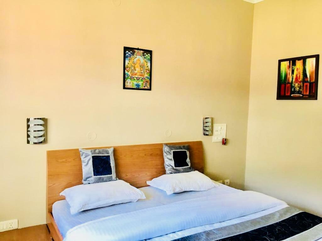Tatva Bir Tents And Hotel Kangar Exterior photo